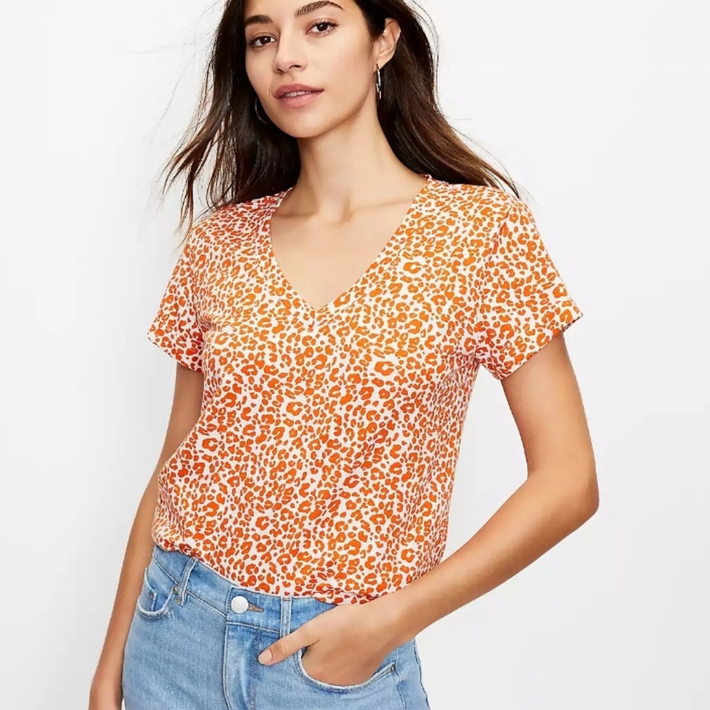 LOFT LEOPARD PRINT V NECK TEE